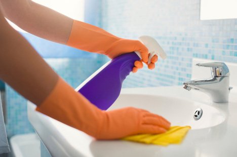 cleaning-bathroom